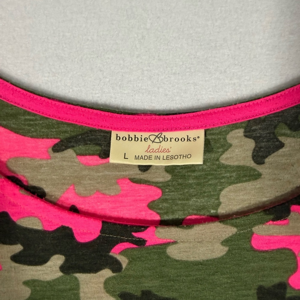 Bobbie Brooks Women’s Neon Pink & Green Camo Tee Size Large - Picture 2 of 5